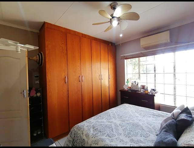 2 BEDROOM TOWNHOUSE FOR SALE IN MEIRINGSPARK EXT 4
